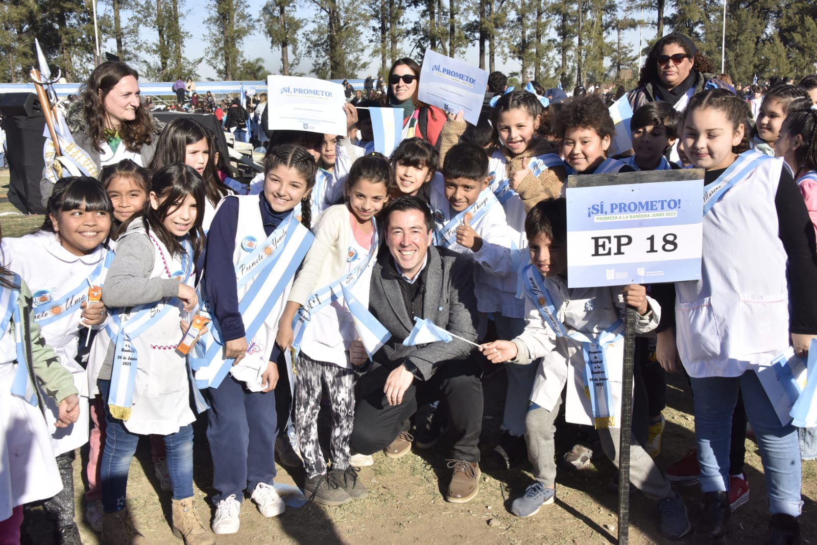 4800 chicos de 4to año primarias de Malvinas Argentinas, prometieron lealtad a la Bandera