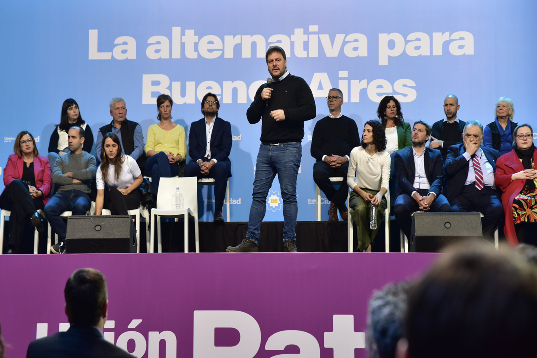 Leandro Santoro se presento como candidato a Jefe de Gobierno junto a los candidatos