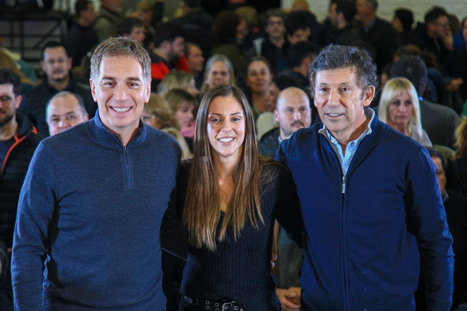 Santilli y Posse de campaña en San Isidro junto a la candidata a Intendenta Macarena Posse
