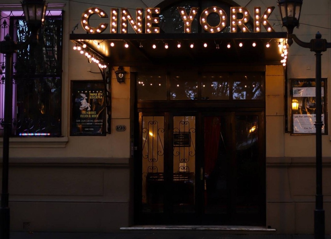 Vicente López homenajea a Carlos Gardel en el Cine York