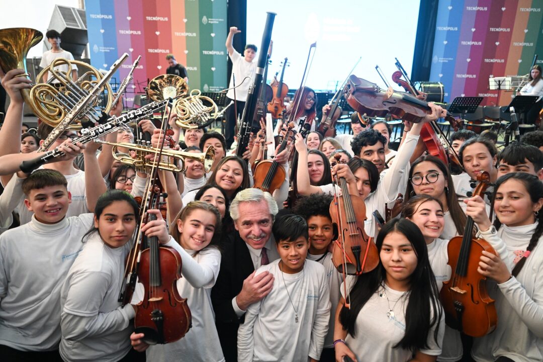 El presidente participo del cierre de las Orquestas Infantiles y Juveniles de Argentina en Tecnópolis