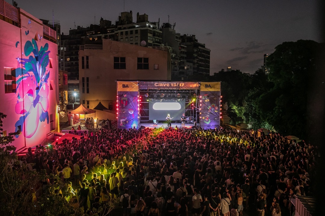El Festival Clave para adolescentes llega a Recoleta con shows y música, para disfrutar el fin de semana en la Ciudad