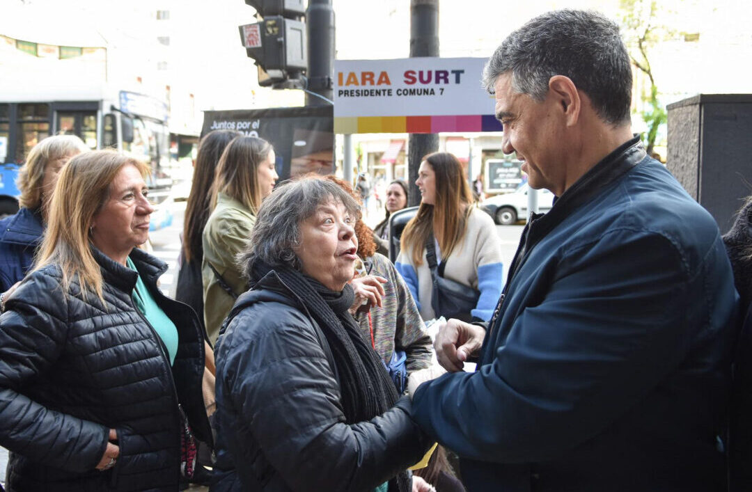 Jorge Macri continuó con su cierre de campaña en los barrios del centro y oeste de la Ciudad