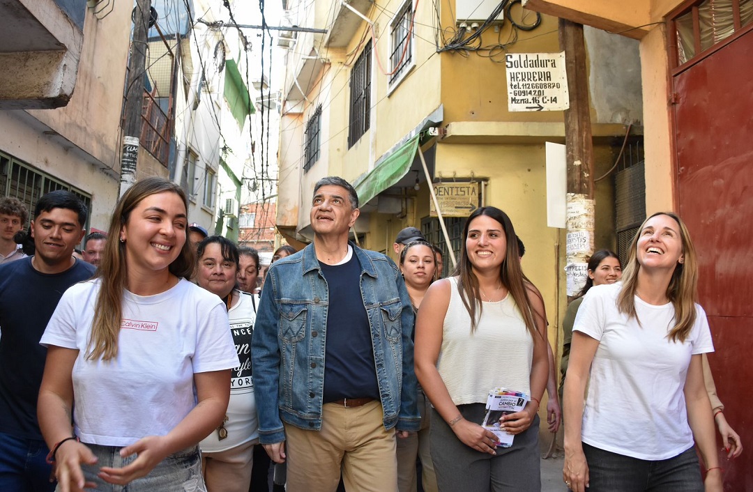 Jorge Macri, participó del encuentro de colectividades en el barrio Padre Rodolfo Ricciardelli, de Flores