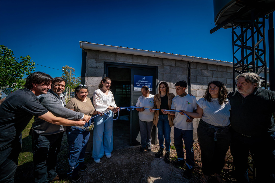 Se inauguró el primer Centro de Multiplicación Avícola Municipal de Moreno