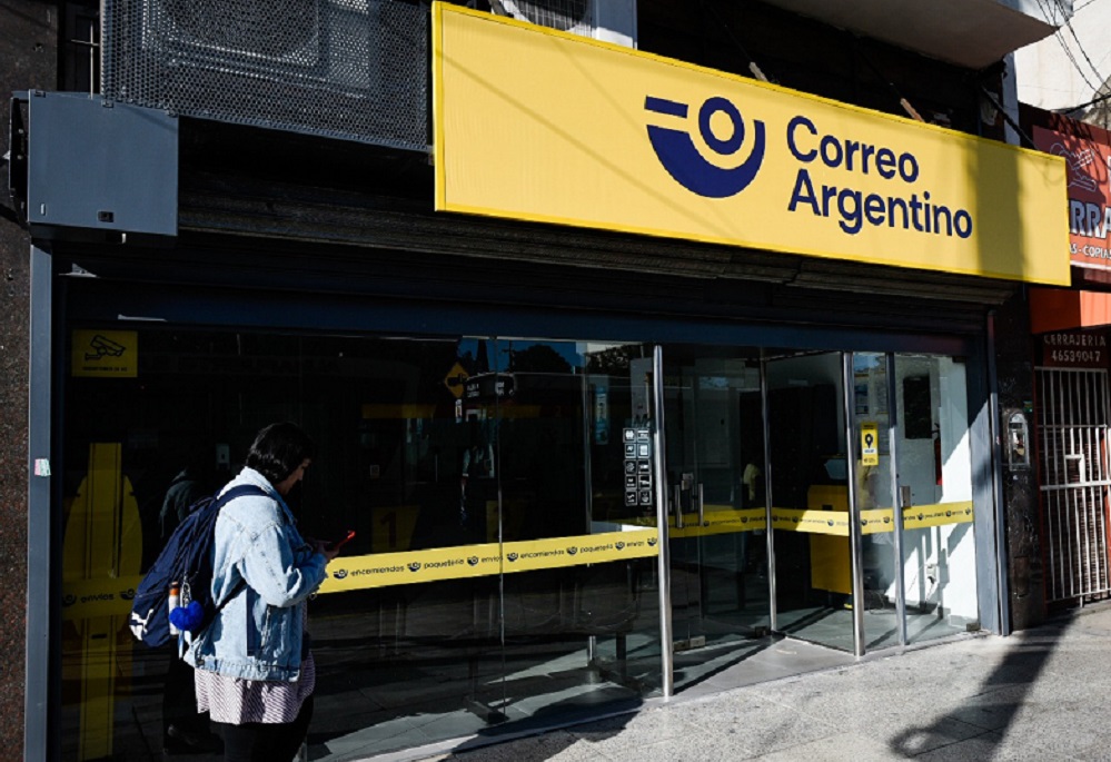 Milei cerró oficinas del Correo Argentino en la Provincia, como represalia al gobernador