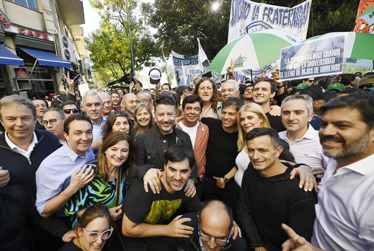 Los intendentes peronistas bonaerenses que acompañaron a Kicillof en la marcha universitaria