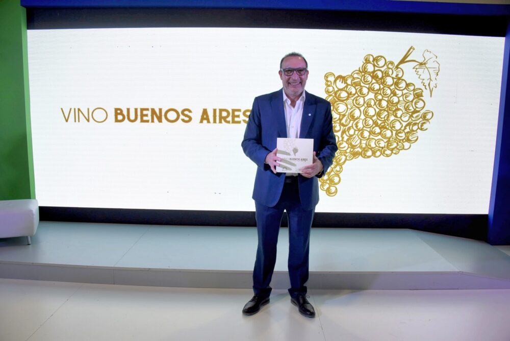 El libro “Vino Buenos Aires” de Luis Vivona fue nominado a los premios internacionales Gourmand Awards 2023