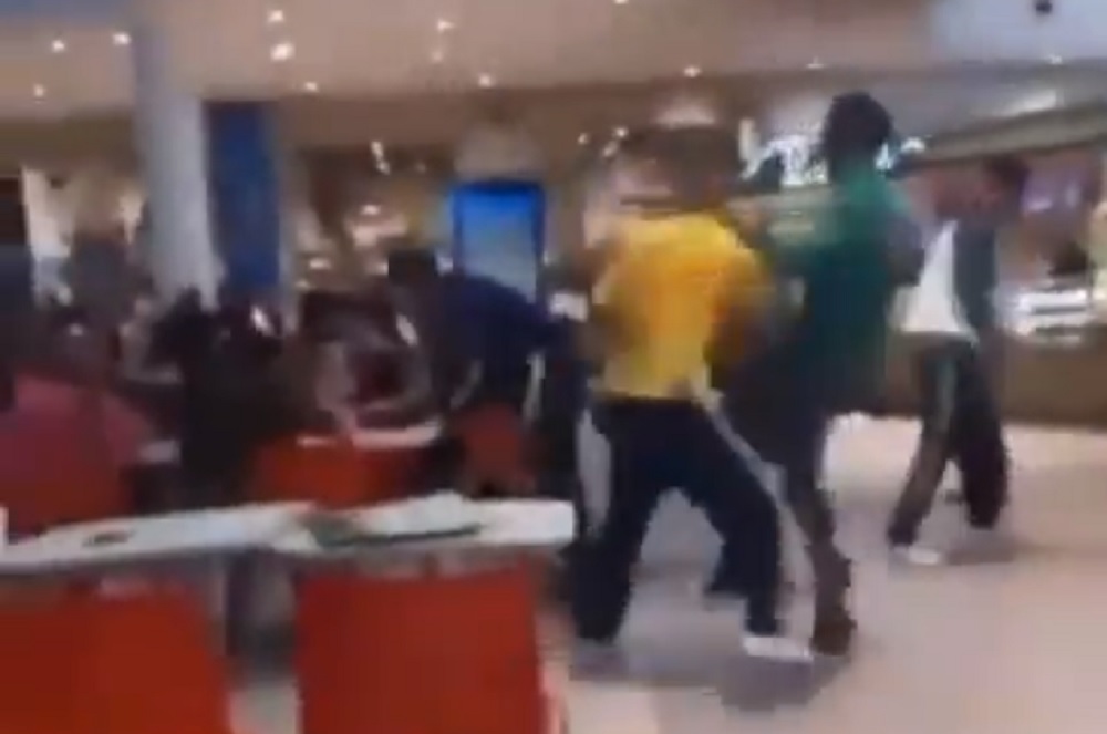 Juntada, Pánico, cuchillazos y heridos en el patio de comidas del Tortugas Open Mall