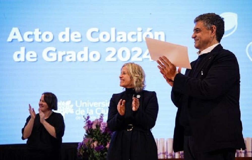 Se graduaron 124 estudiantes de la Universidad de la Ciudad