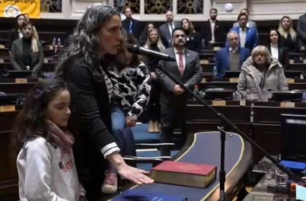 Ana Luz Balor juró como diputada bonaerense en reemplazo de José María Fernández