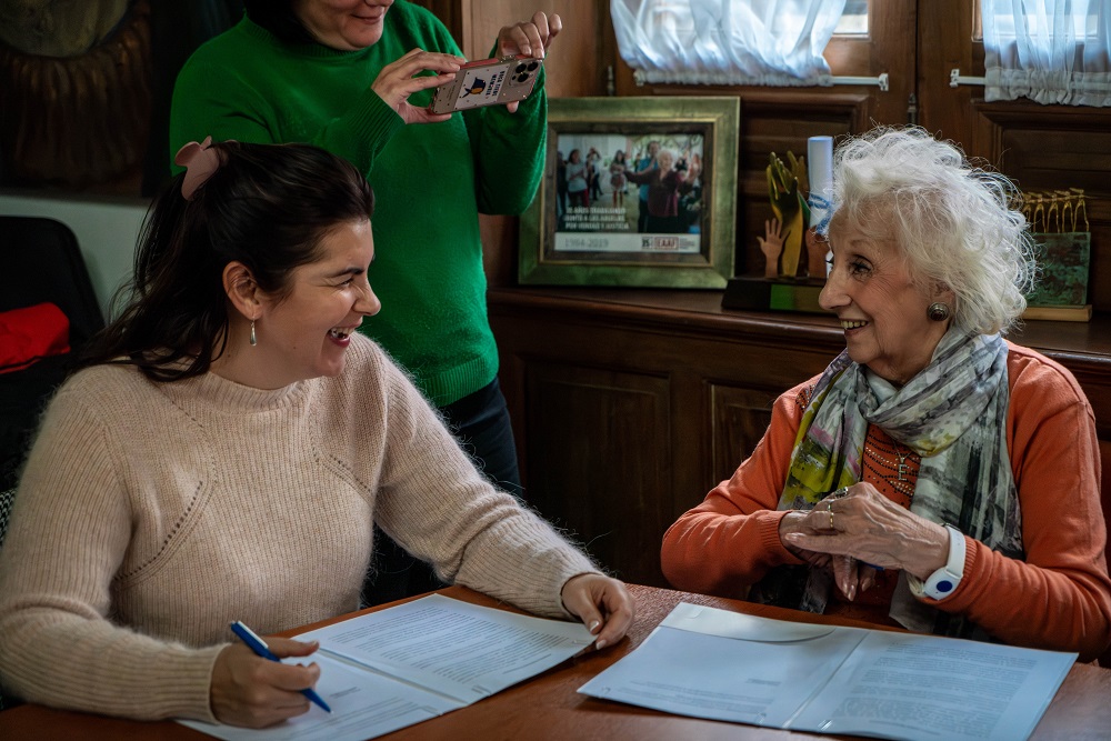 Mariel Fernández y de Carlotto firmaron un convenio para fortalecer políticas de identidad en Moreno