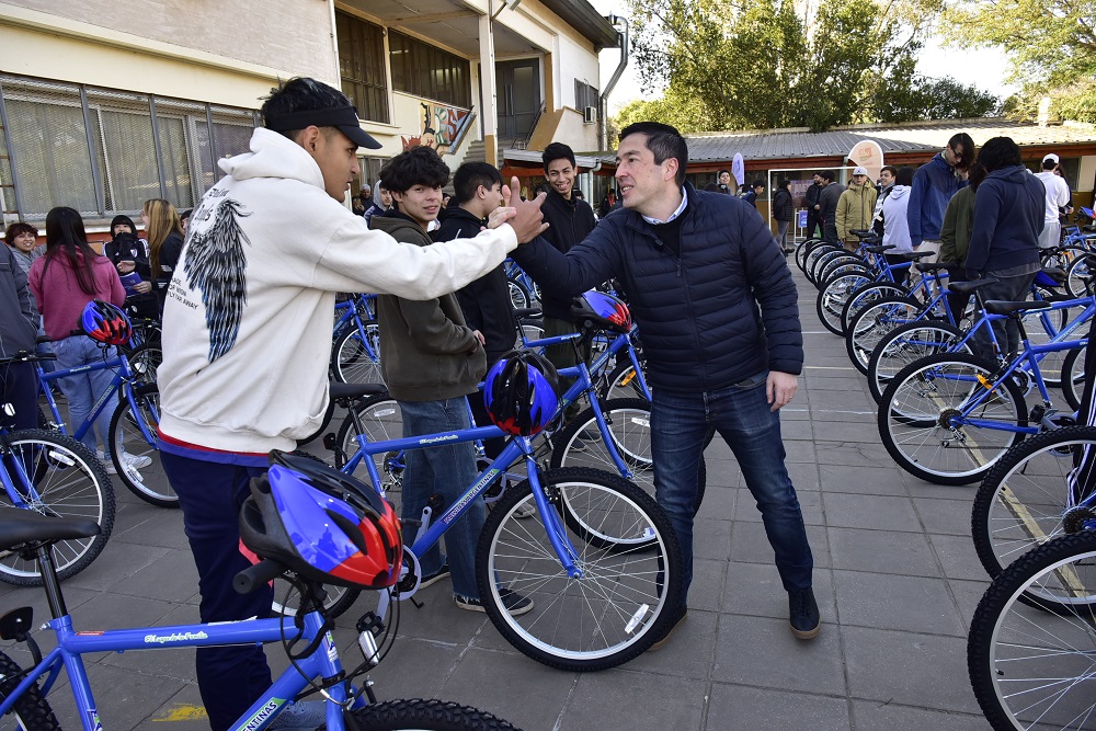 Ya se entregaron más de 1.500 bicicletas en Malvinas Argentinas, por el programa “Escuelas sobre ruedas”
