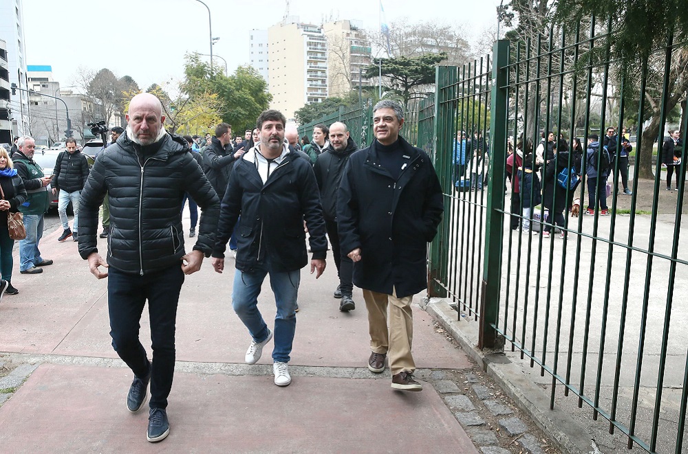 La Ciudad desalojó a más de 2 mil manteros que ocupaban el Parque Centenario