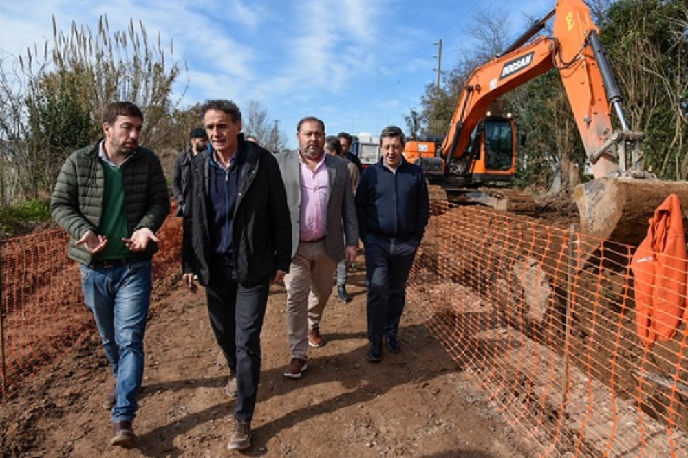 En Mercedes, Katopodis recorrió obras de la Cuenca del Río Luján