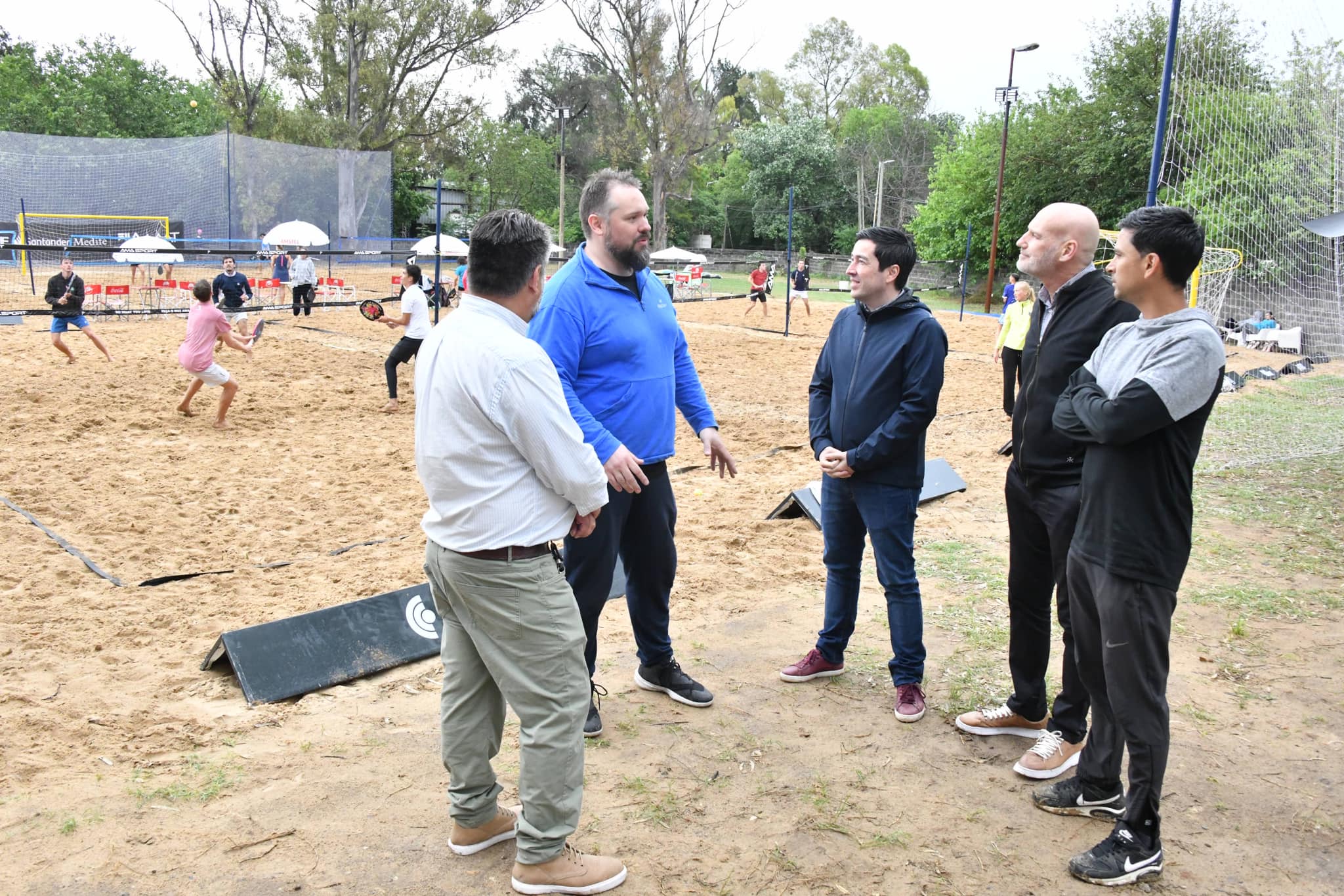 Leo Nardini visitó un centro deportivo donde se practica Beach Tennis en Malvinas Argentinas