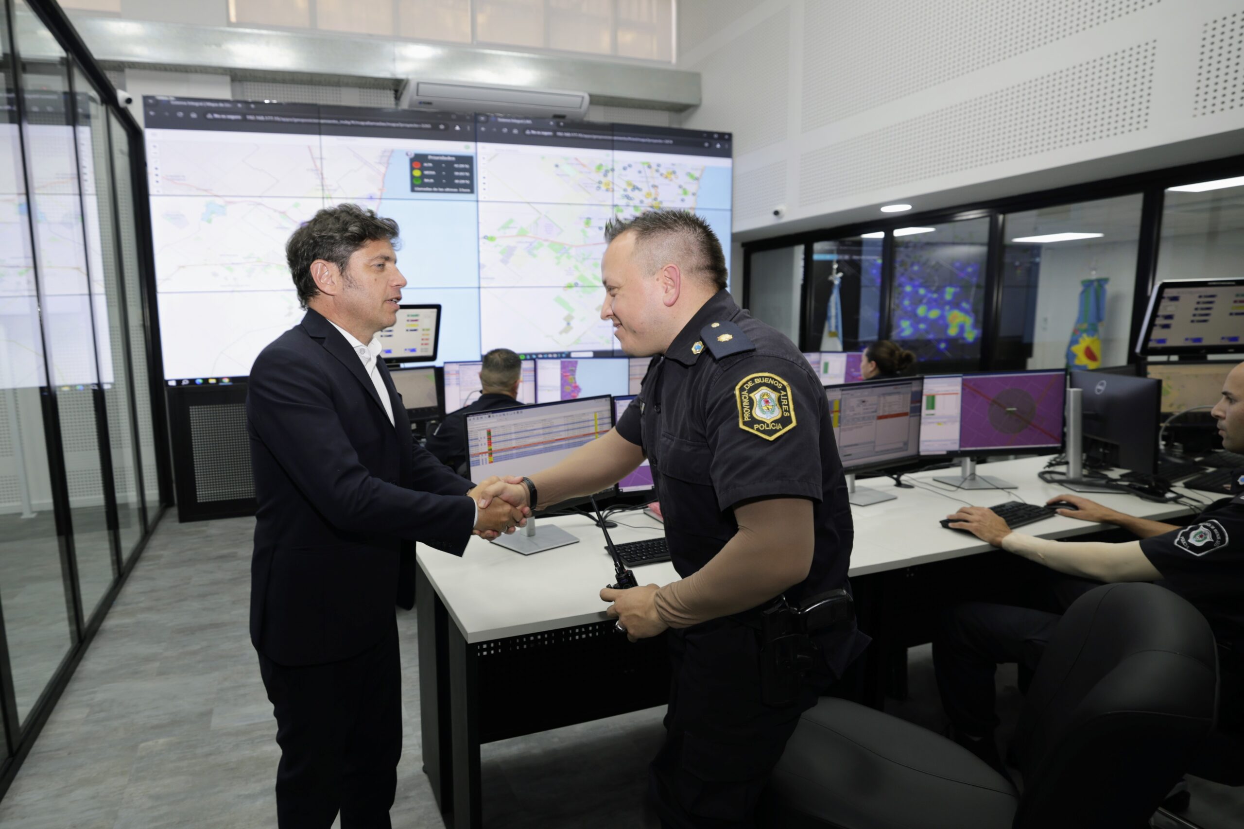 Kicillof recorrió el nuevo Centro de Atención Telefónica de Emergencias de Mar del Plata