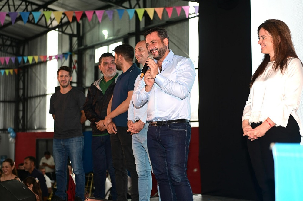 El barrio 24 de Febrero celebró su 40° aniversario con la inauguración de un polideportivo
