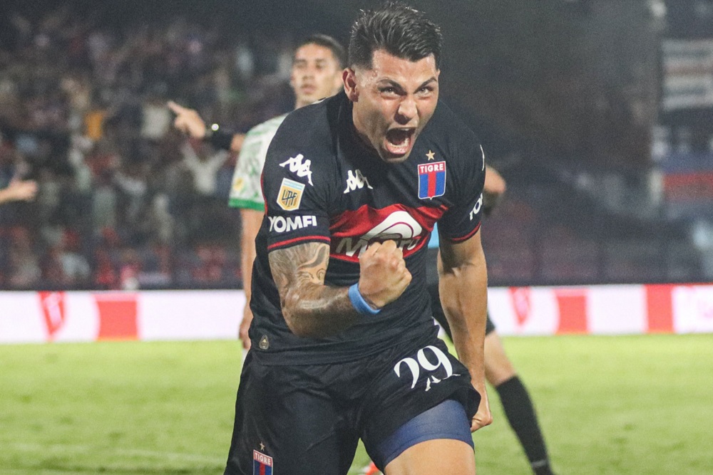 Tigre le ganó a Banfield en Victoria y llego a la punta