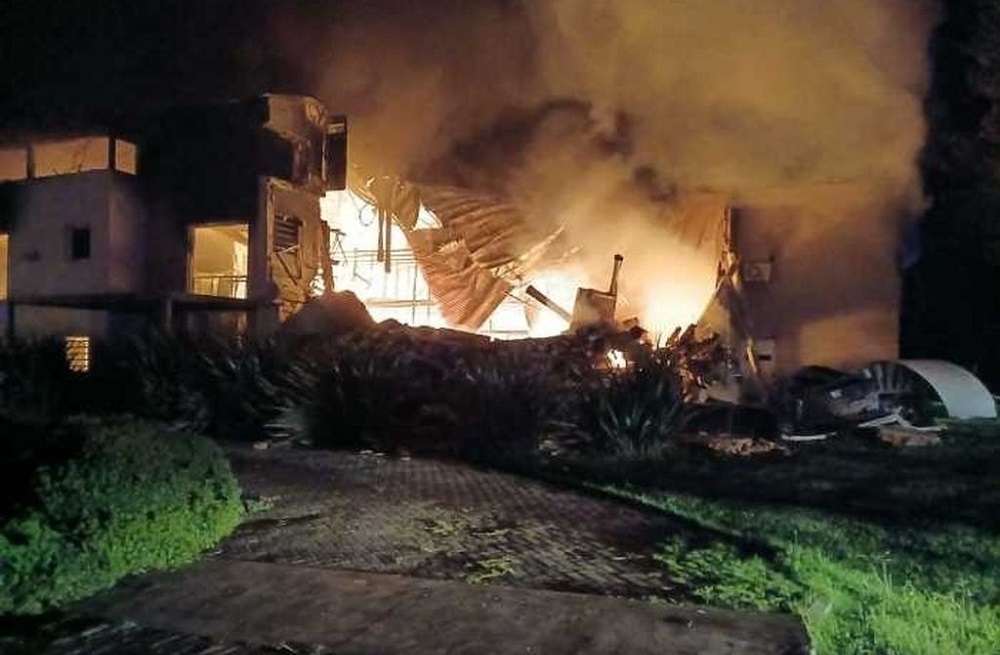 Incendio total en una fábrica de perfumes de Luján