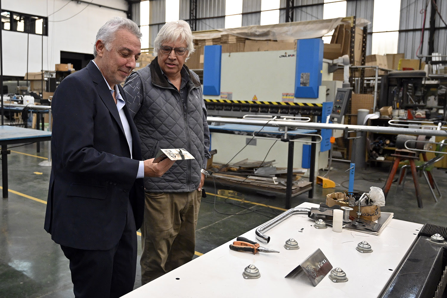 Julio Zamora visitó la empresa Tencom, dedicada a la fabricación de antenas de radiocomunicación