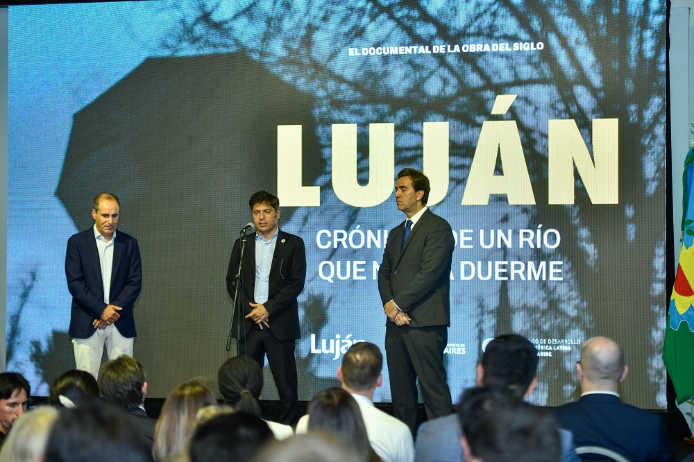Kicillof recorrió los avances de las obras en el Río Luján