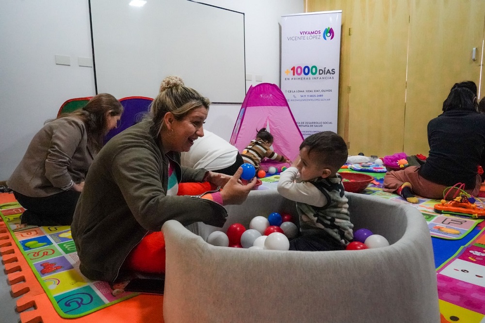 Vicente López continúa impulsando al programa +1000 días en los Centros Barriales