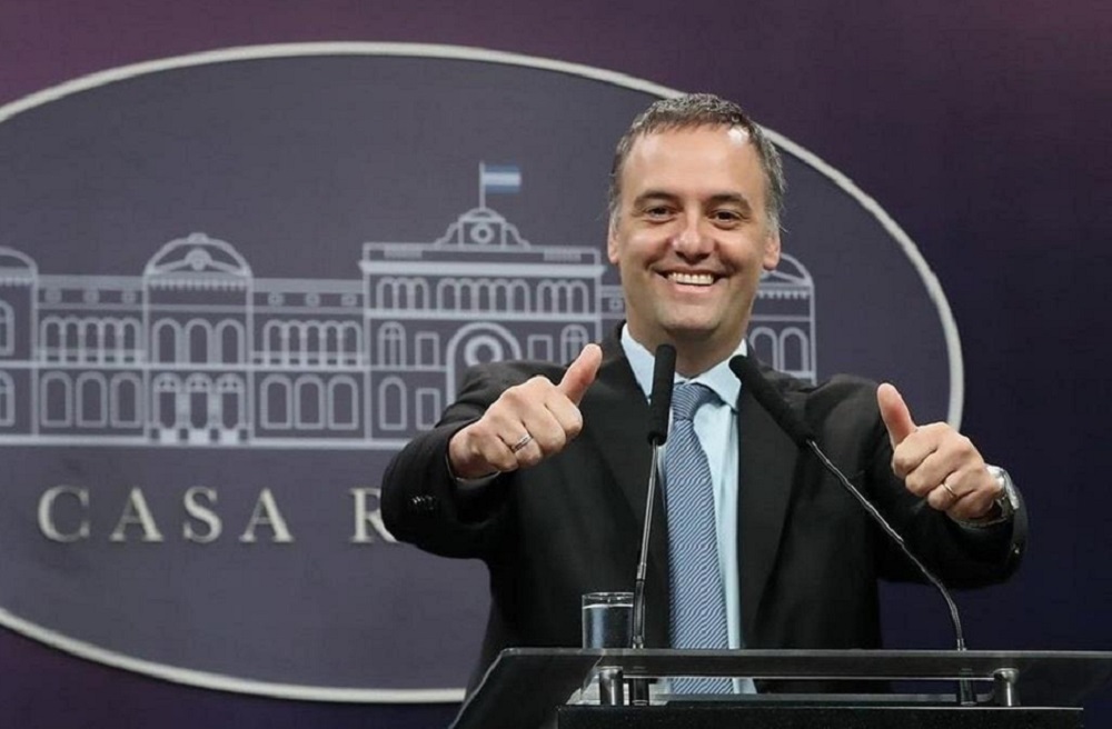 Adorni gasta 30 mil millones y tiene 250 empleados, y la motosierra?