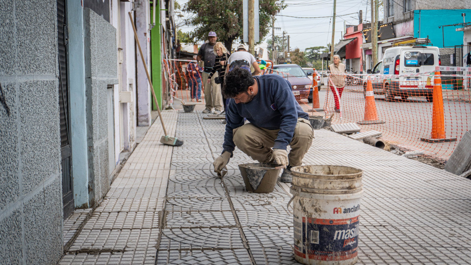 Avanza la renovación del centro comercial de Moreno Sur