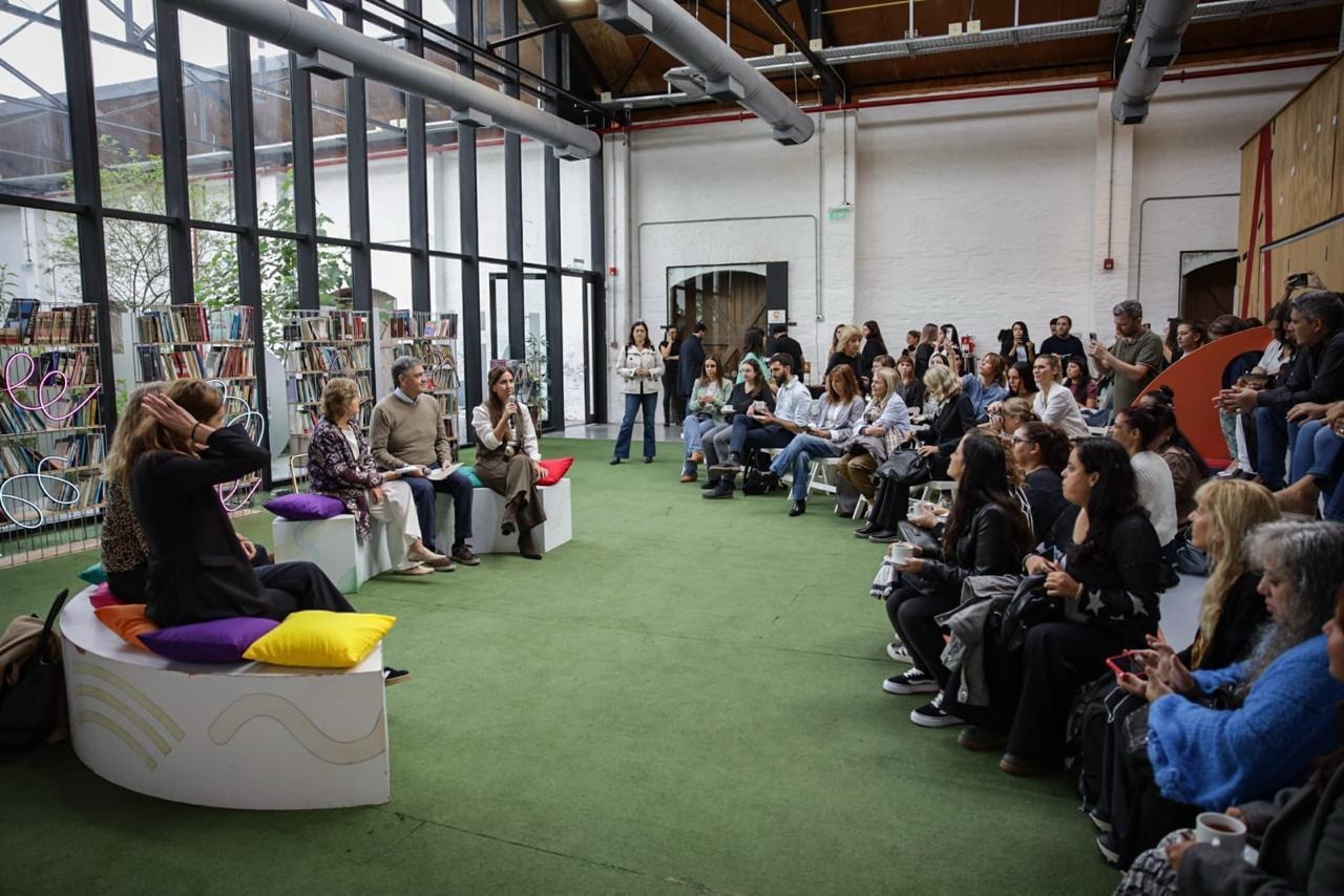 Efecto Adolescencia: la plataforma “Escuela en Familia” comenzará a funcionar el 1 de mayo