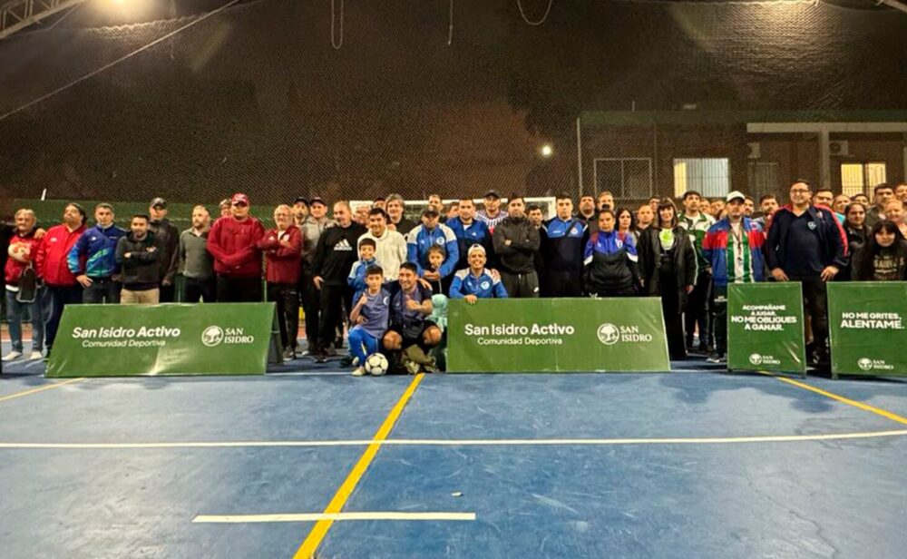San Isidro entregó material deportivo a más de 40 clubes de barrio