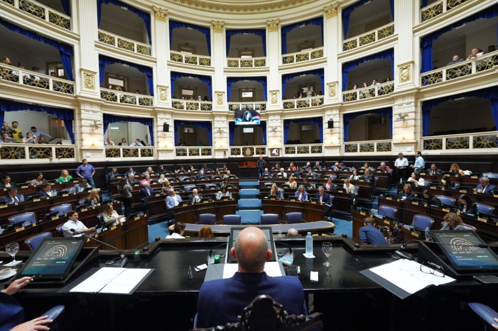 Legislatura: Homenaje a Francisco en Diputados bonaerense, y cuarto intermedio hasta el lunes 28 de abril