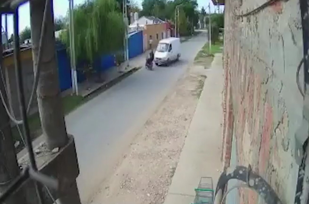 Robaron en un local mayorista de Merlo y el dueño decidió atropellarlos