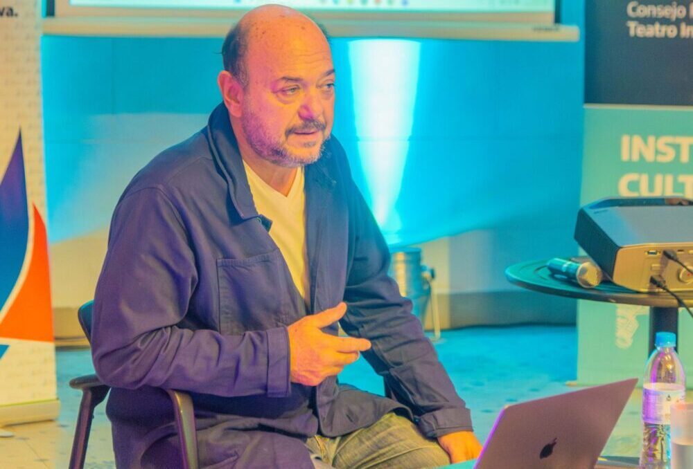 Luis Ziembrowski dio en San Fernando una clase magistral para iniciar el Encuentro Regional de Teatro