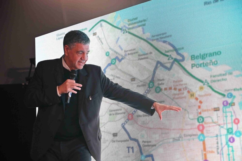 Jorge Macri: “El Trambus, la línea F y los colectivos eléctricos van a traer un enorme desarrollo para la Ciudad”
