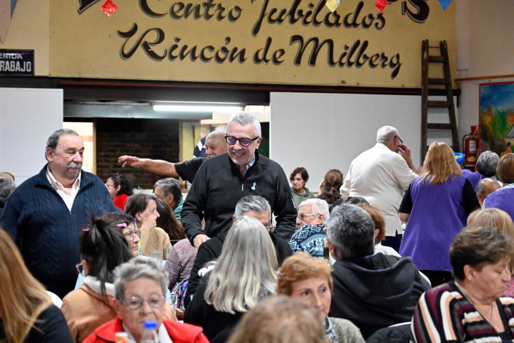 Julio Zamora acompañó el 27° aniversario del Centro de Jubilados Rincón de Milberg