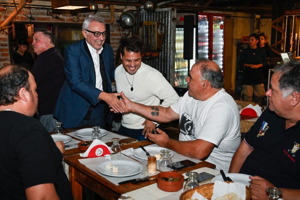 Julio Zamora, mantuvo un encuentro con comerciantes de Villa La Ñata y Dique Luján