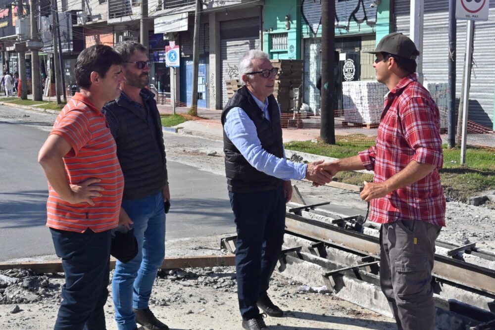 Julio Zamora supervisó las obras de repavimentación sobre Ruta 197
