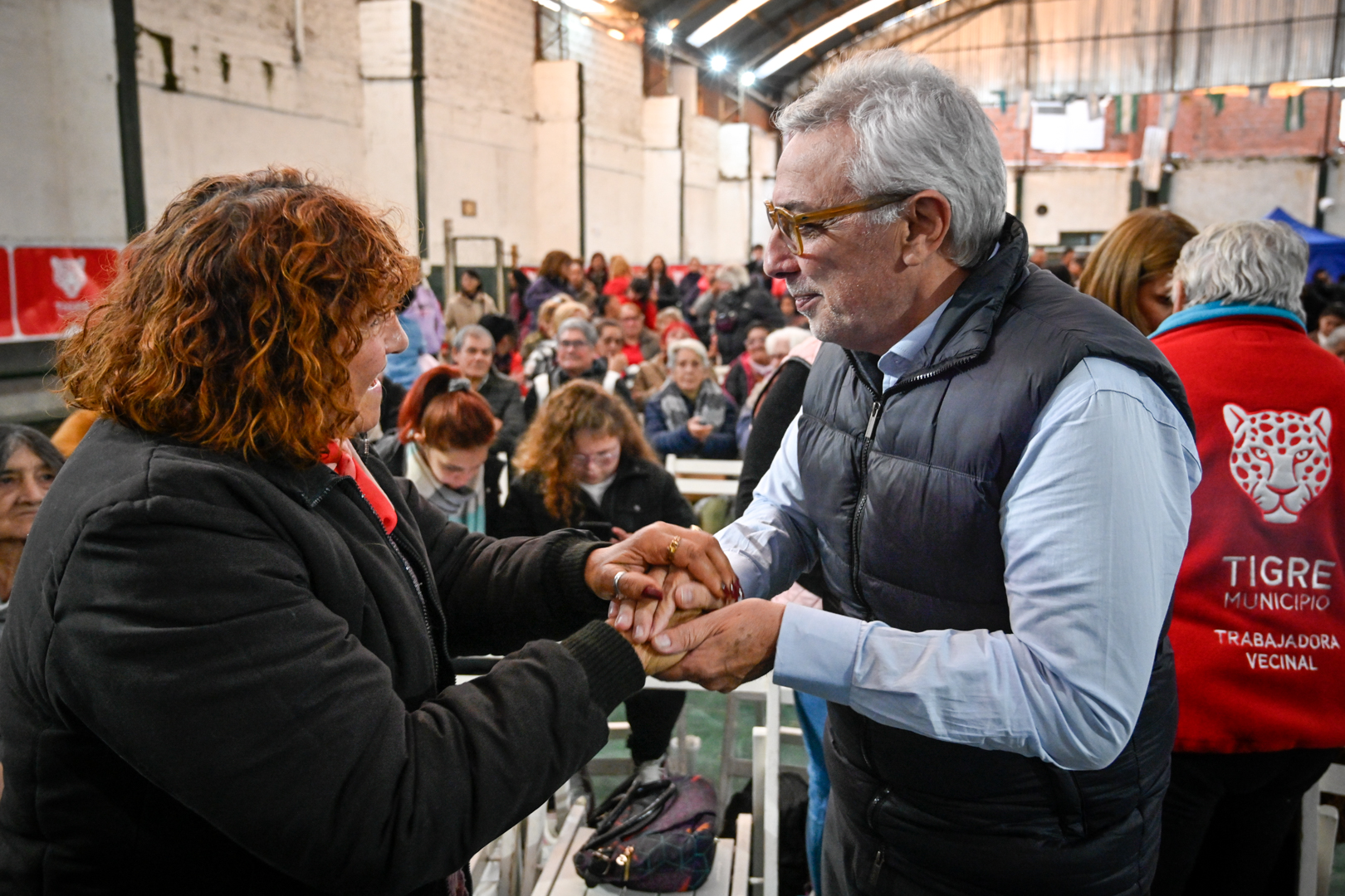 Julio Zamora y Gisela Zamora, encabezaron agasajaron a más de 250 trabajadoras y trabajadores vecinales