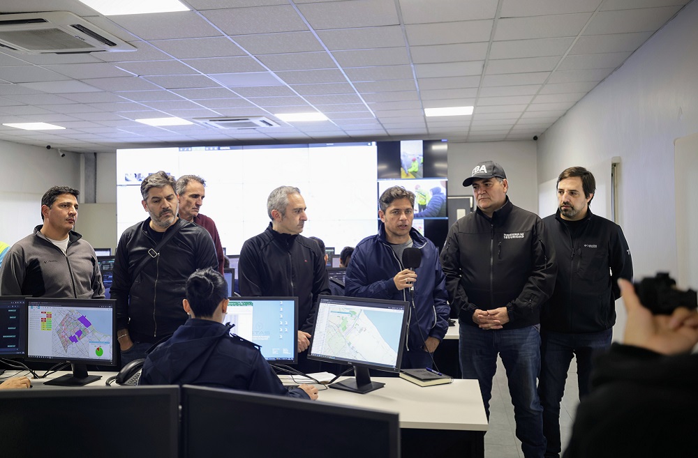 Kicillof encabezó una reunión de emergencia en el centro operativo que coordina la asistencia frente al temporal