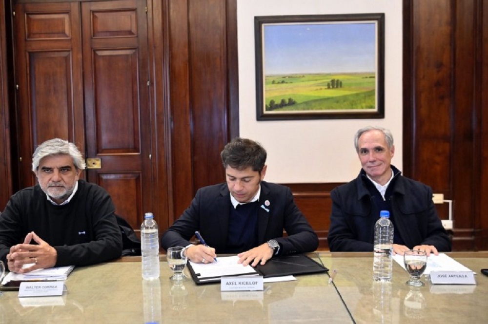 Kicillof y Correa homologaron el convenio colectivo para trabajadores de AUBASA