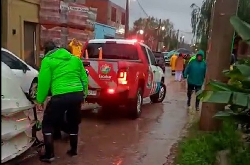 Temporal en Escobar: calles anegadas, evacuados y operativos territoriales de la Municipalidad
