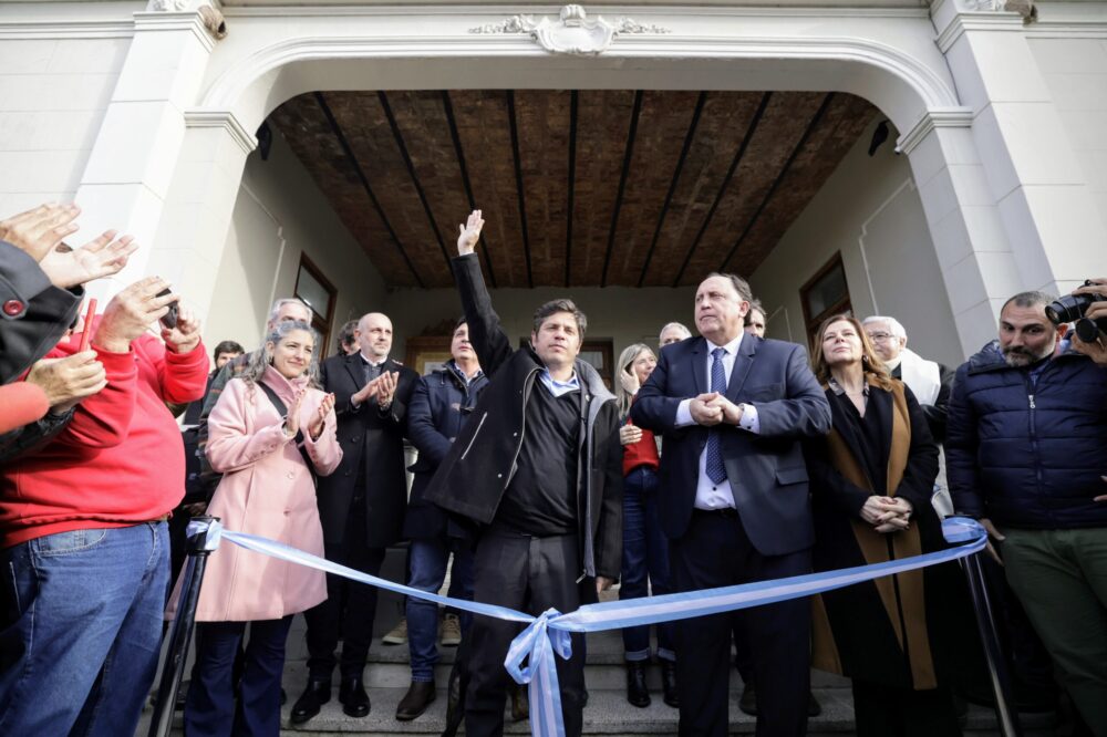 Kicillof reinauguró el Cine-Teatro de la Sociedad Española de Las Heras