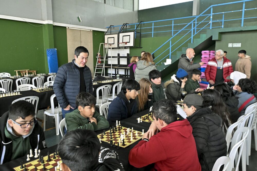 Leo Nardini acompañó el encuentro masivo de ajedrez escolar