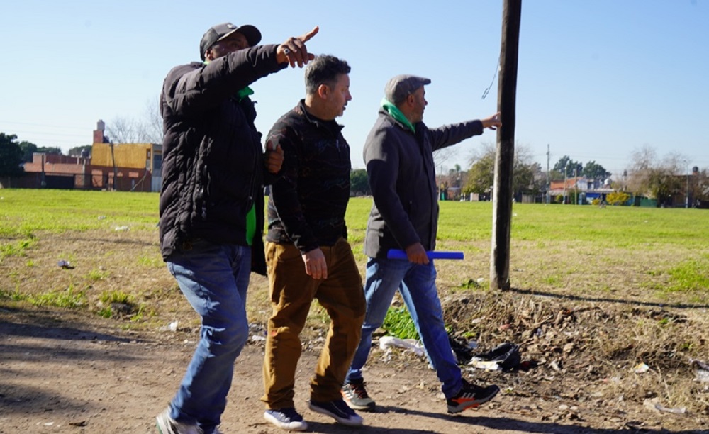 Menéndez nueva obra de asfalto en Merlo