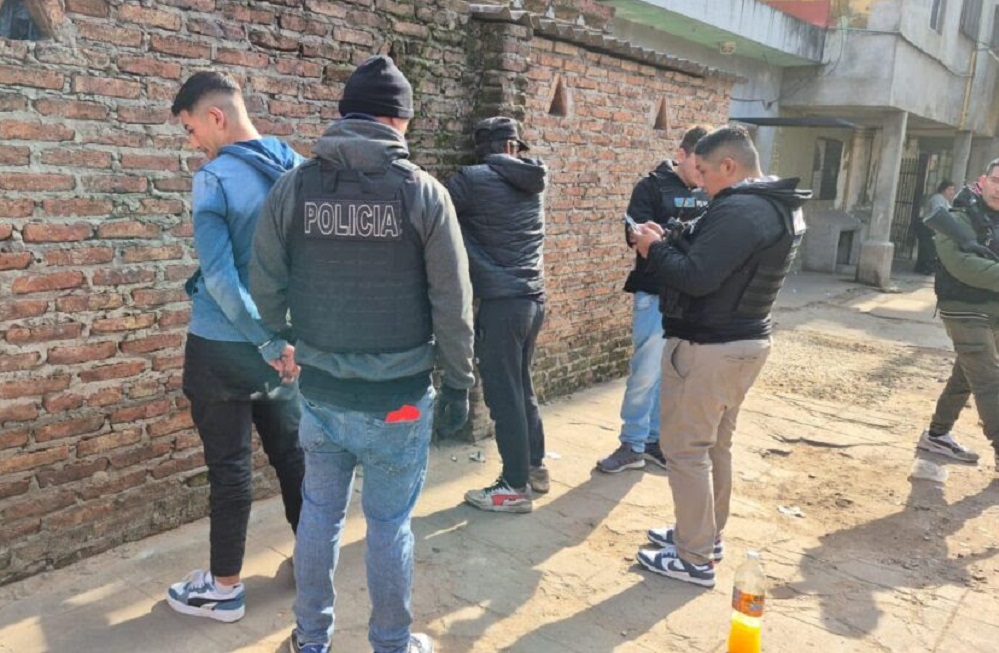 detenciones, en el barrio Carlos Gardel