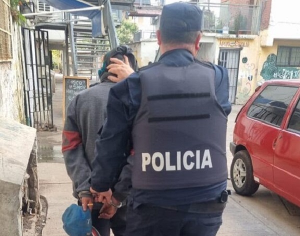 detenciones, en el barrio Carlos Gardel