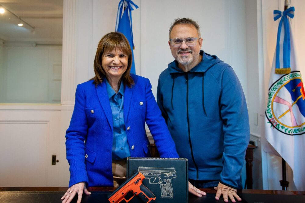 Valenzuela y Bullrich armas no letales