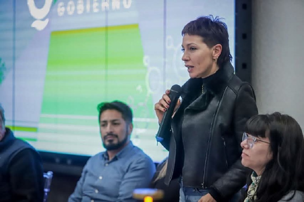 Mayra Mendoza otorgo certificados de habilitación