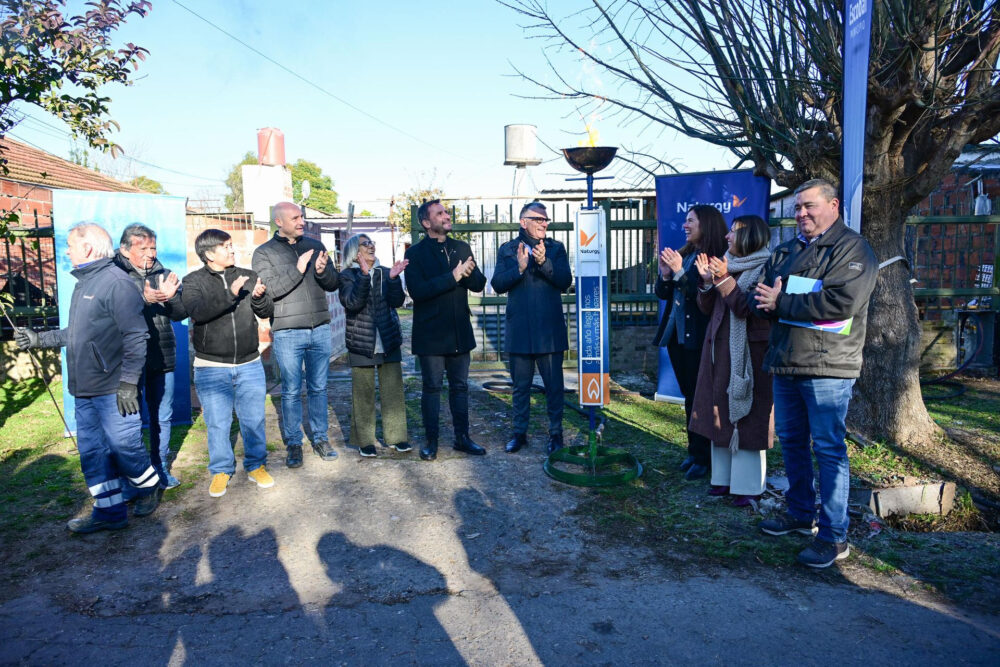 Sujarchuk inauguró red de gas en Garín
